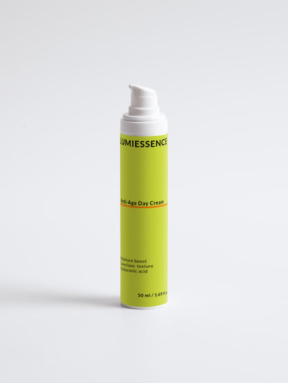 Key ingredients like aloe juice, jojoba oil, and hyaluronic acid.